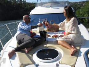 AQUADOURO Yacht RADAMES - Sleep Boat Experience